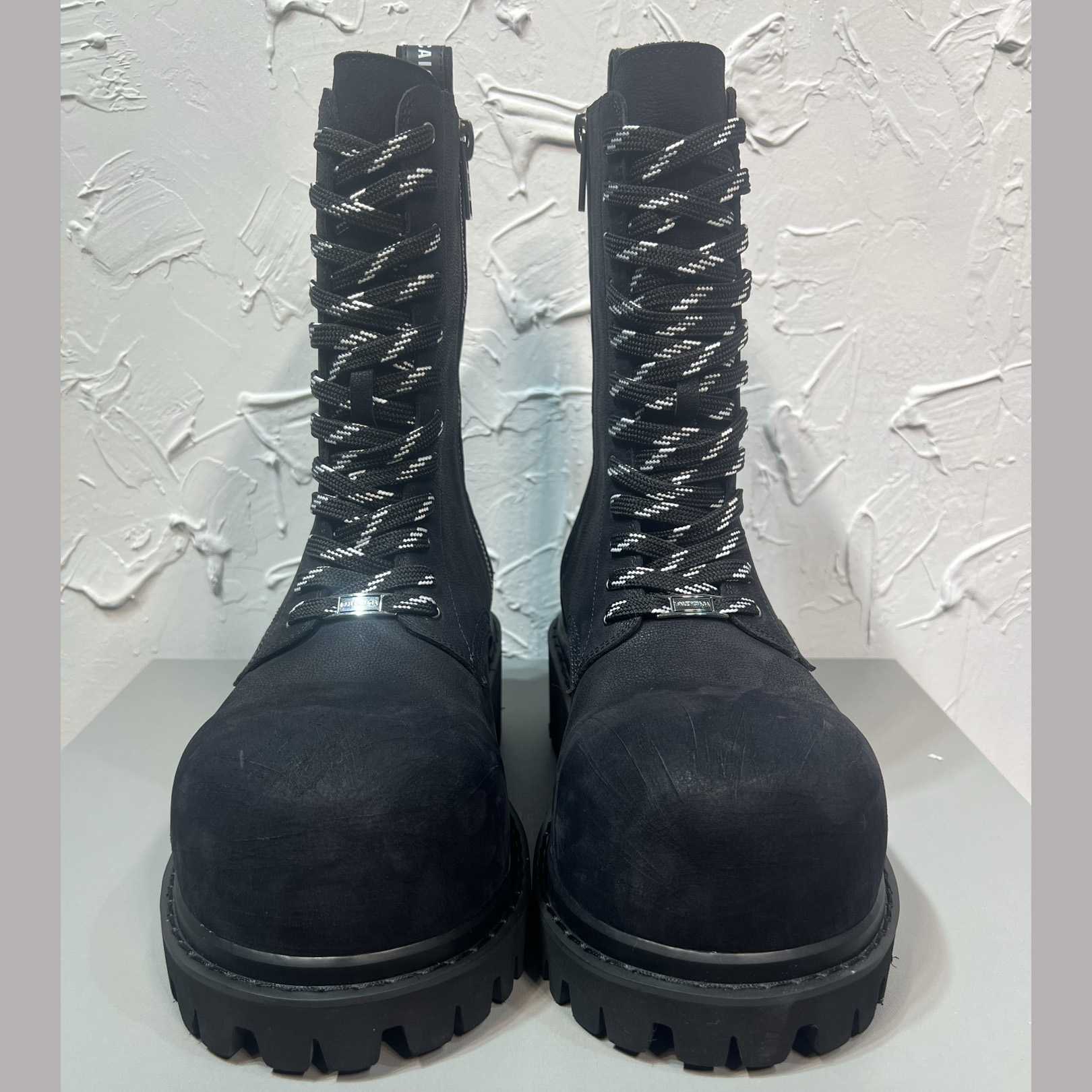 Balenciaga Stomper Zipped Bootie In Black - DesignerGu