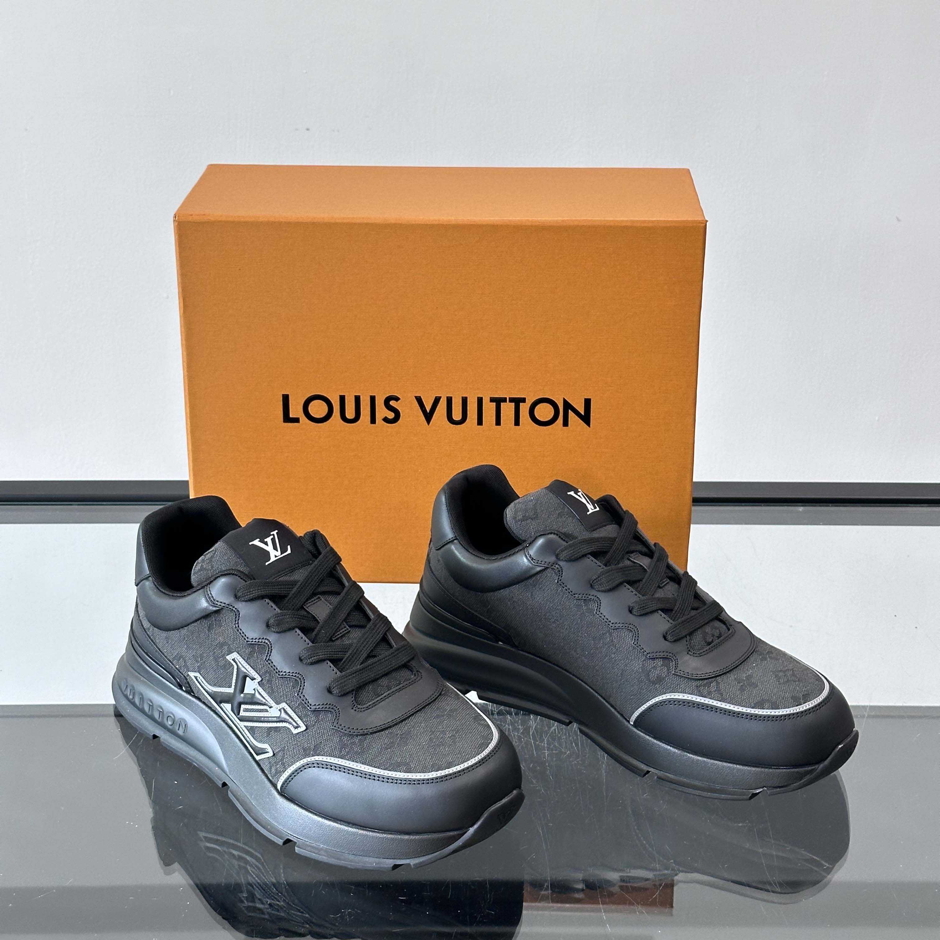 Louis Vuitton LV Classic Sneaker - DesignerGu