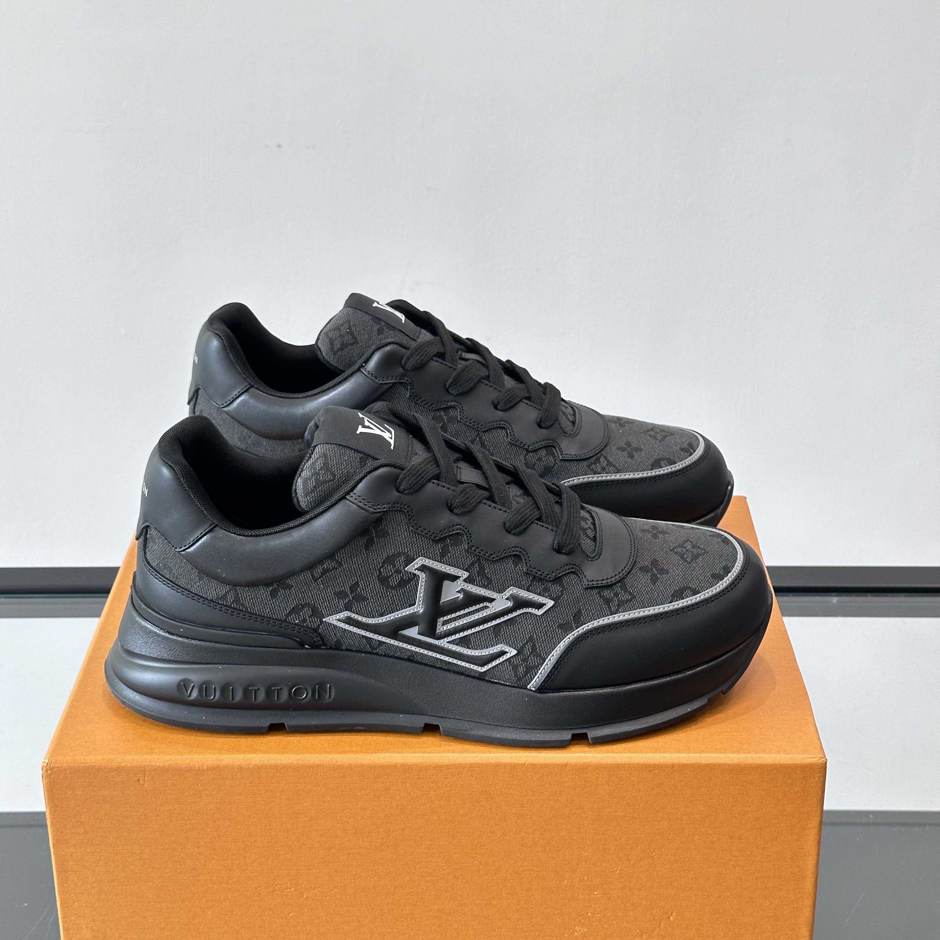 Louis Vuitton LV Classic Sneaker - DesignerGu