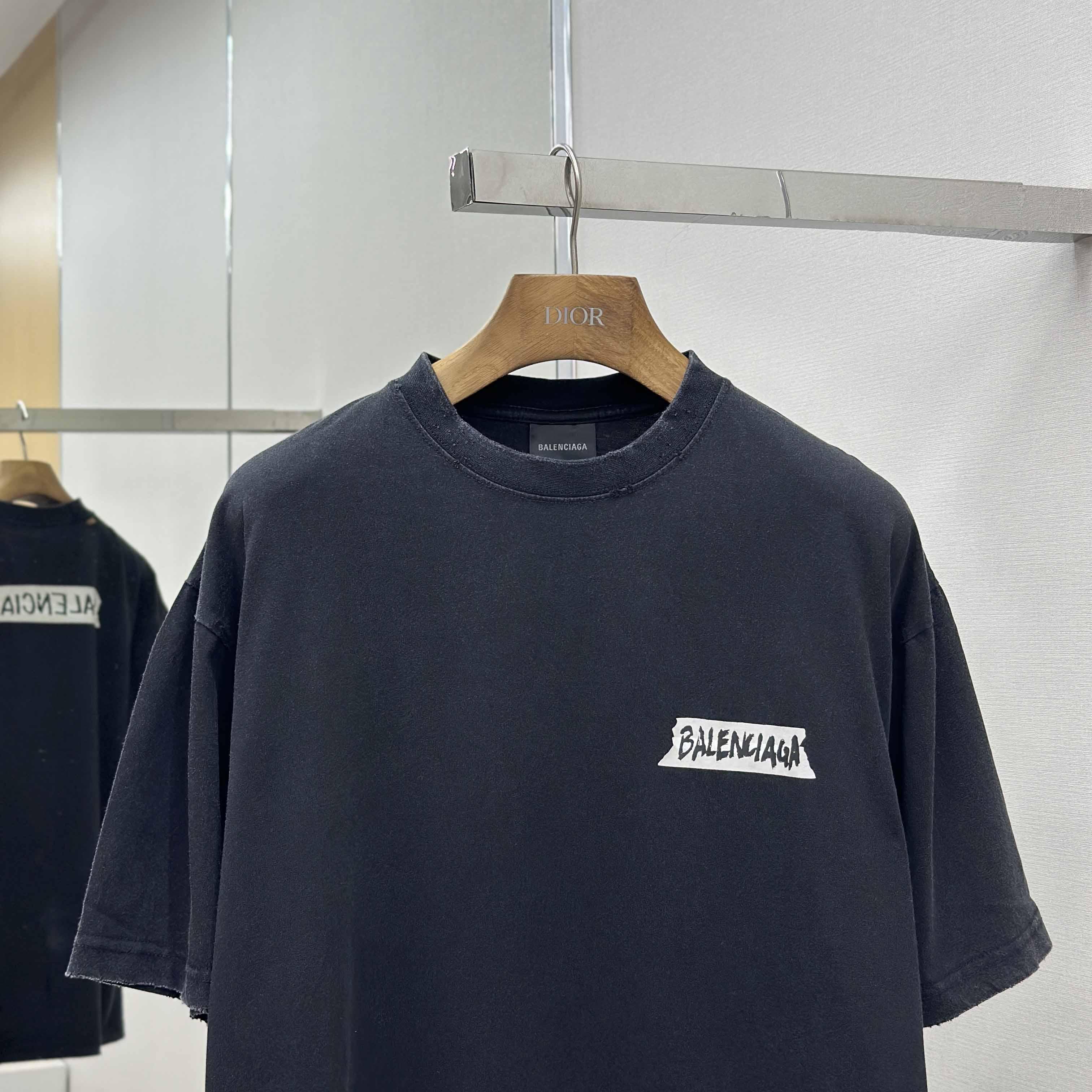 Balenciaga T-Shirt Medium Fit  - DesignerGu