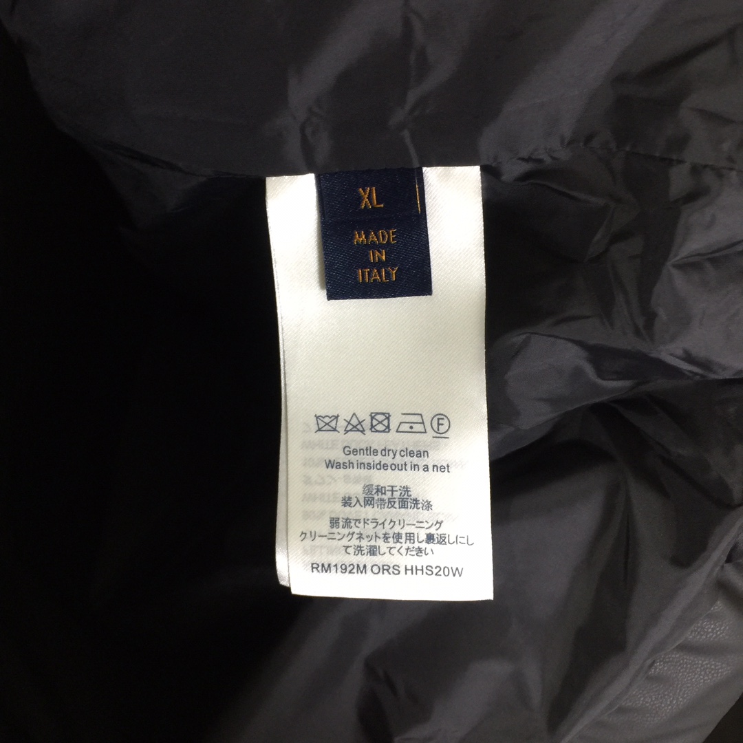 Louis Vuitton Monogram Gilet - DesignerGu