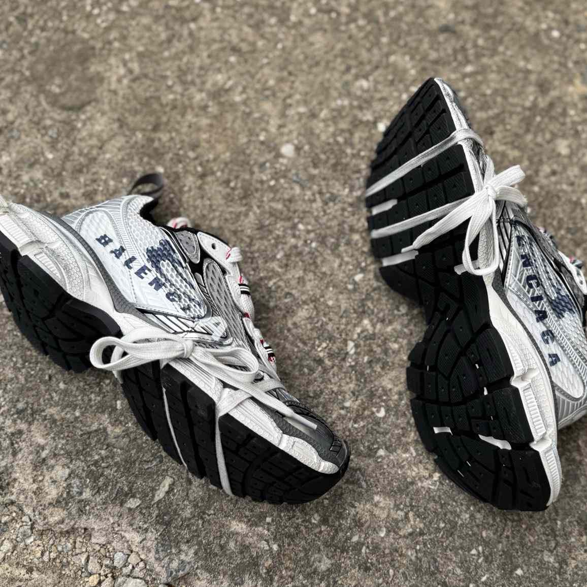 Balenciaga 3XL Mesh “Grey” Distressed Low-Top Dad Sneakers 840090 W3XSG 9239 - DesignerGu