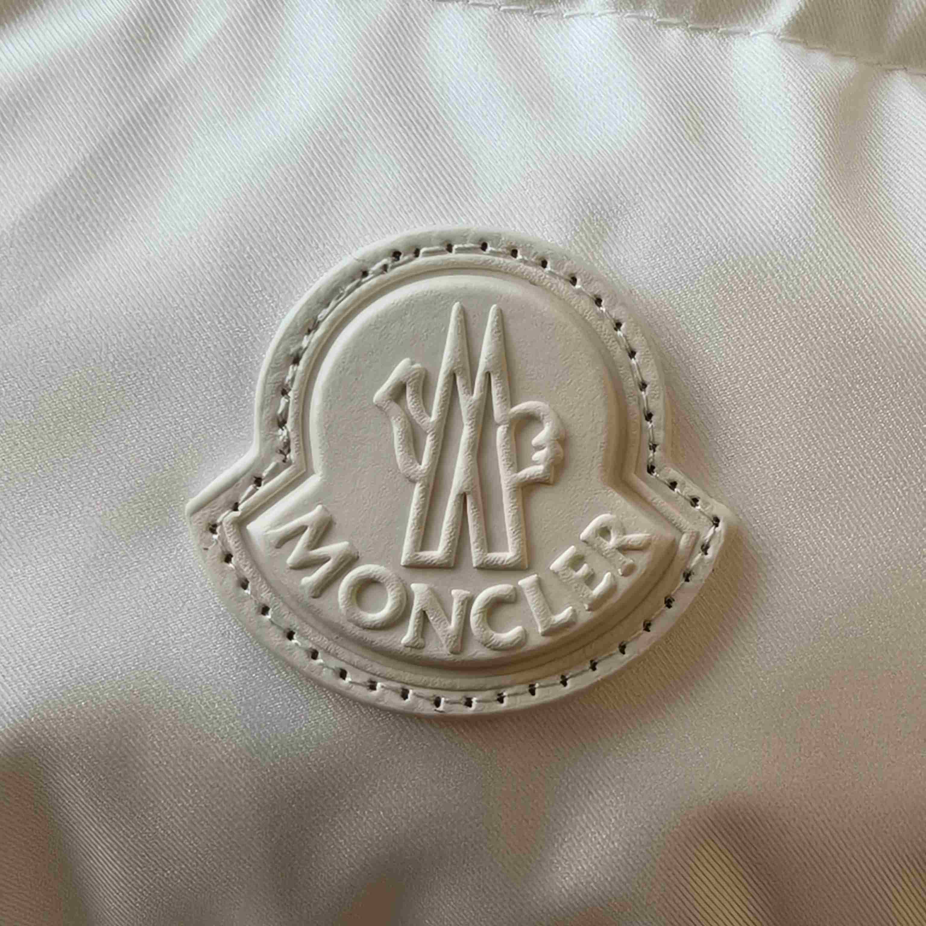 Moncler Bessettes Short Down Jacket - DesignerGu