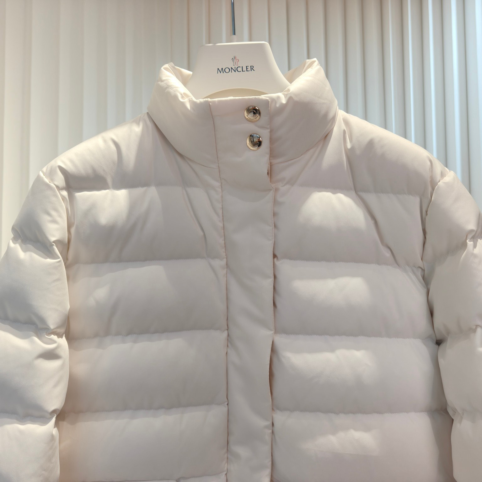 Moncler Bessettes Short Down Jacket - DesignerGu