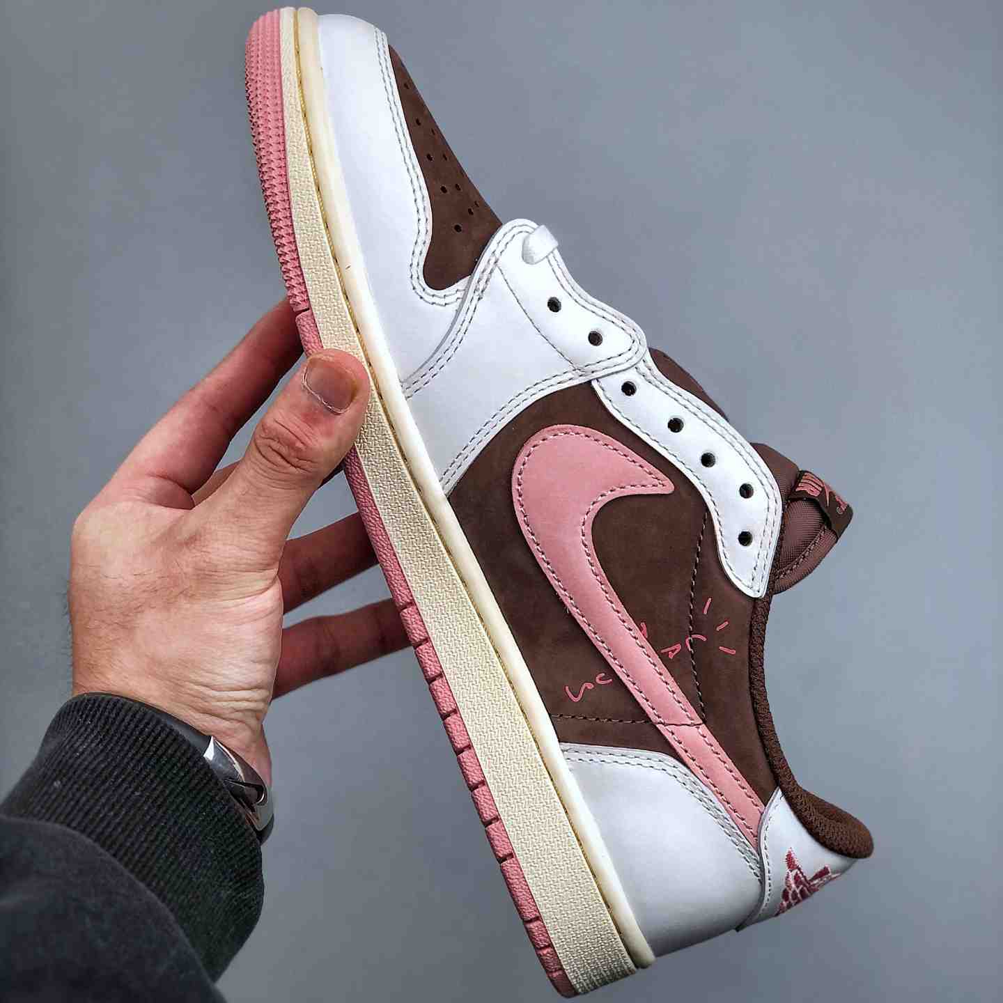Travis Scott x Air Jordan 1 Low OG “Pink Reverse Swoosh” – Style Code DZ4137-206 - DesignerGu
