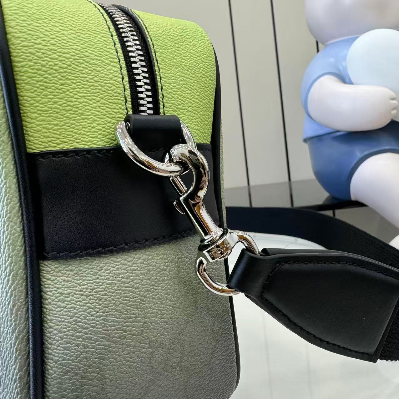 Gucci Chroma Medium Crossbody Bag - DesignerGu