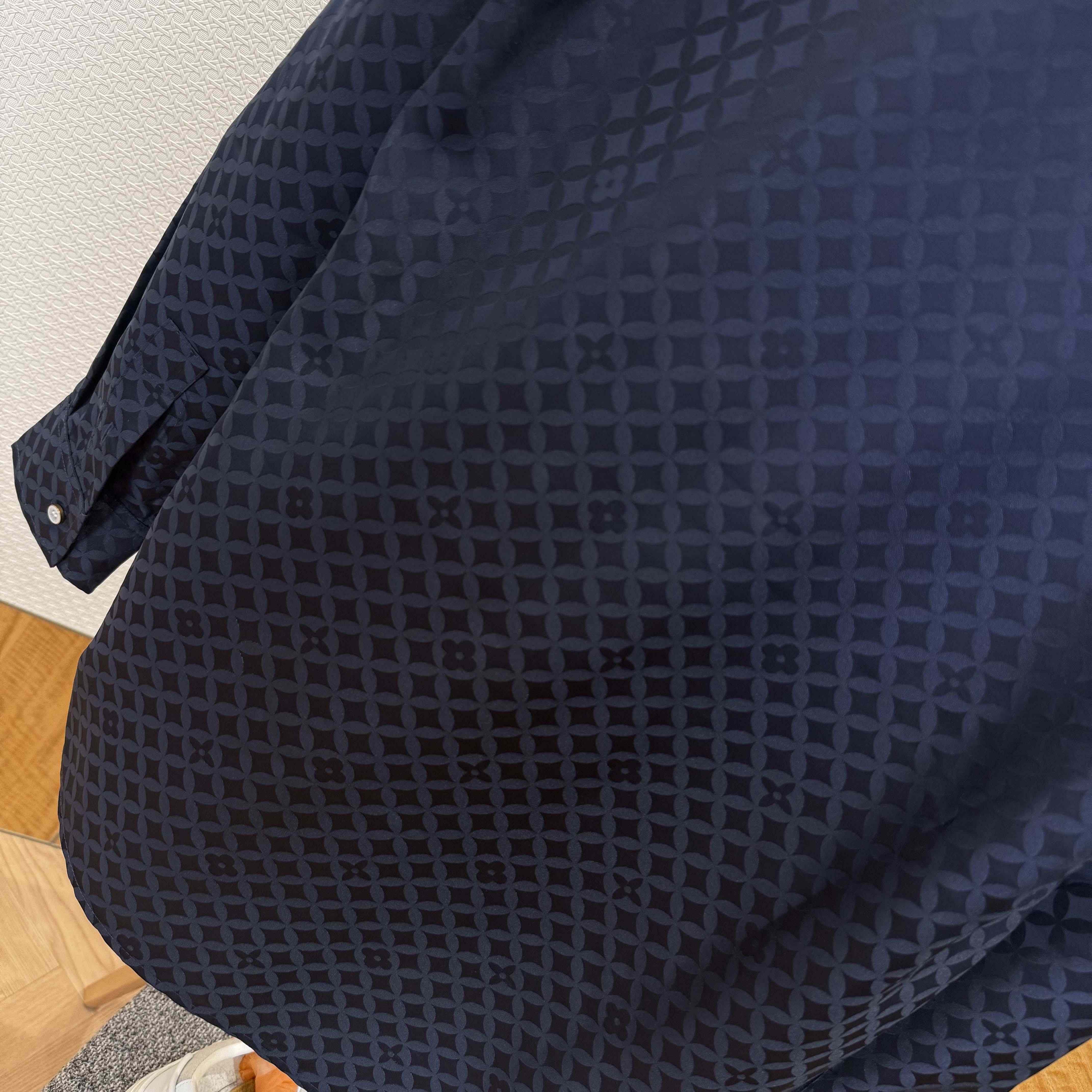 Louis Vuitton Graphic Jacquard Long-Sleeved Kimono Shirt   1AIMGI - DesignerGu