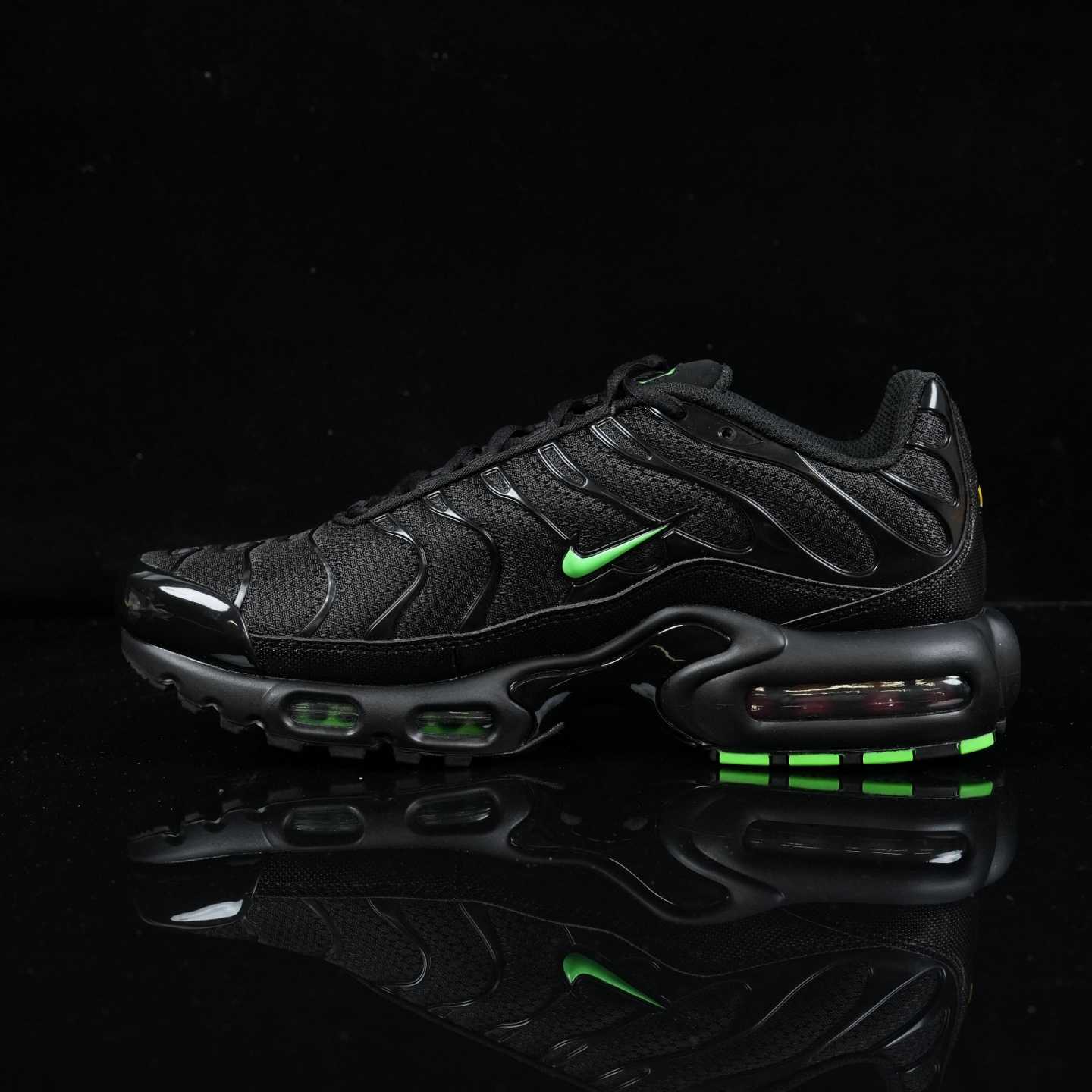 Nike Air Max Plus “Black Green Strike” Running Shoes DM0032-024 - DesignerGu