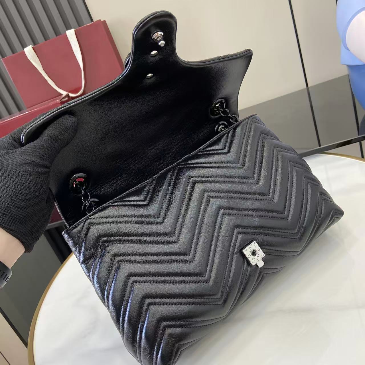 Gucci GG Marmont Medium Shoulder Bag - DesignerGu