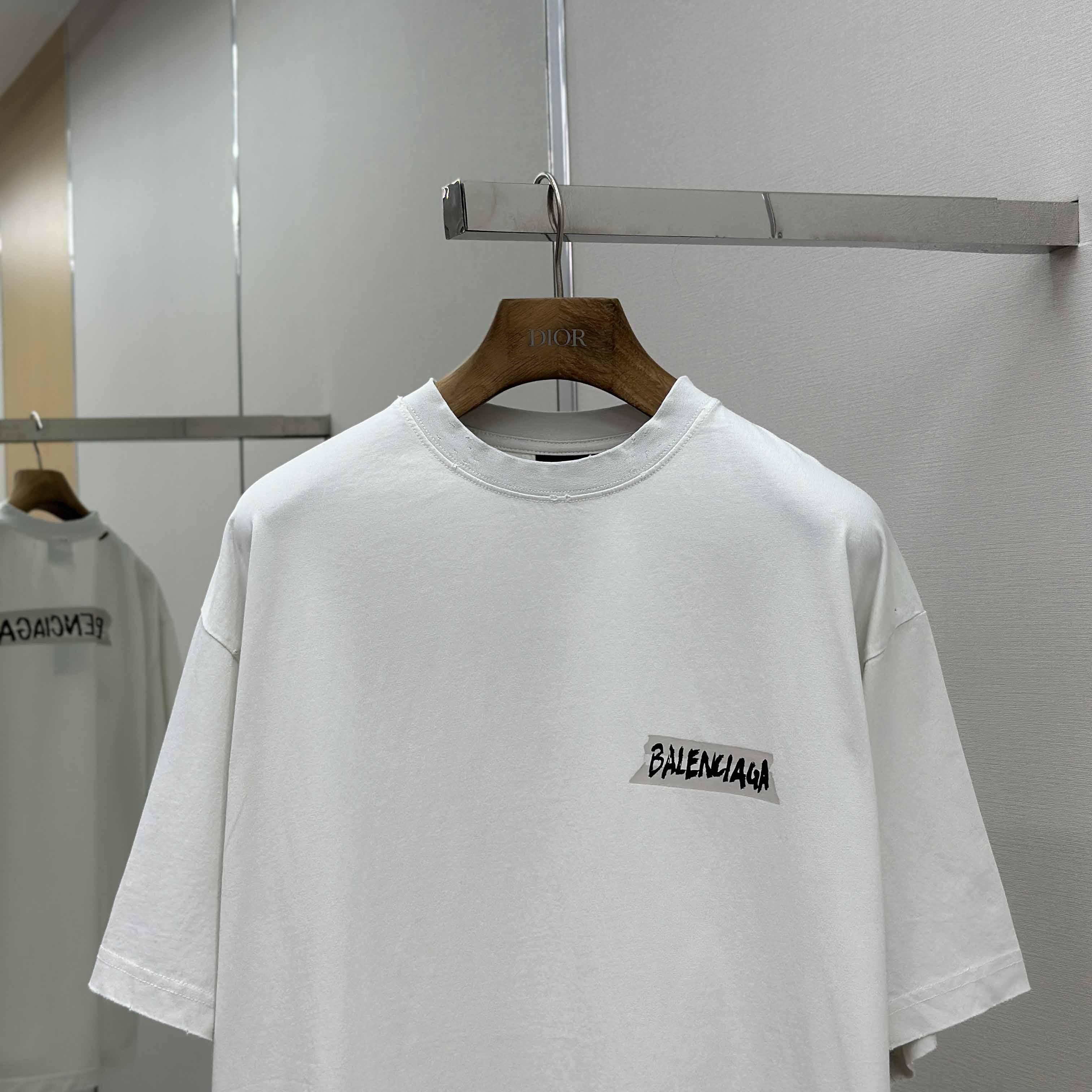 Balenciaga T-Shirt Medium Fit  - DesignerGu