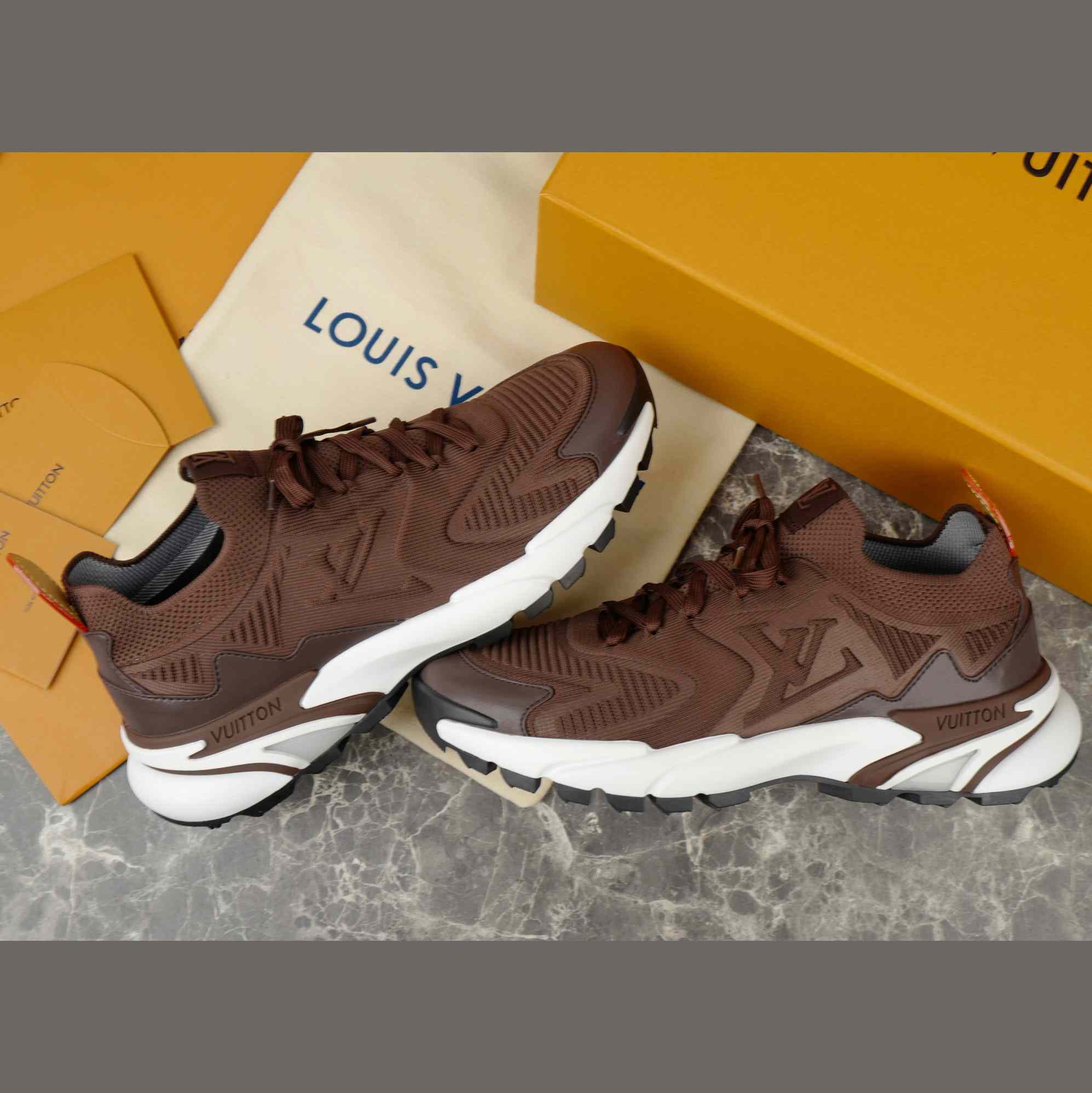 Louis Vuitton LV Runner Tatic Sneaker   1AIWVN - DesignerGu