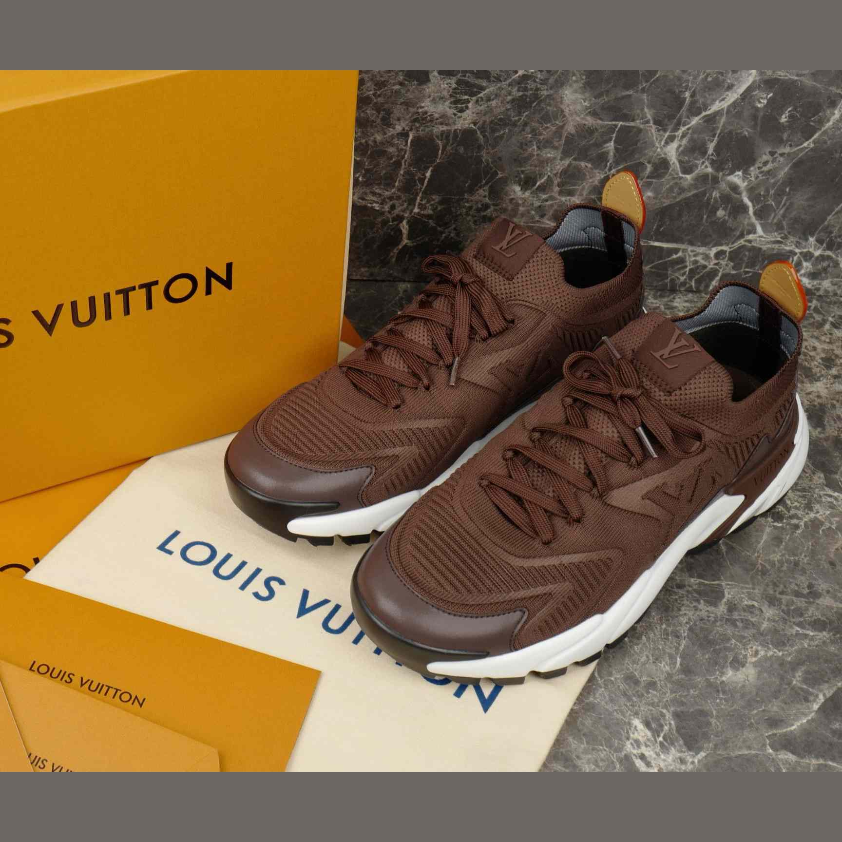 Louis Vuitton LV Runner Tatic Sneaker   1AIWVN - DesignerGu