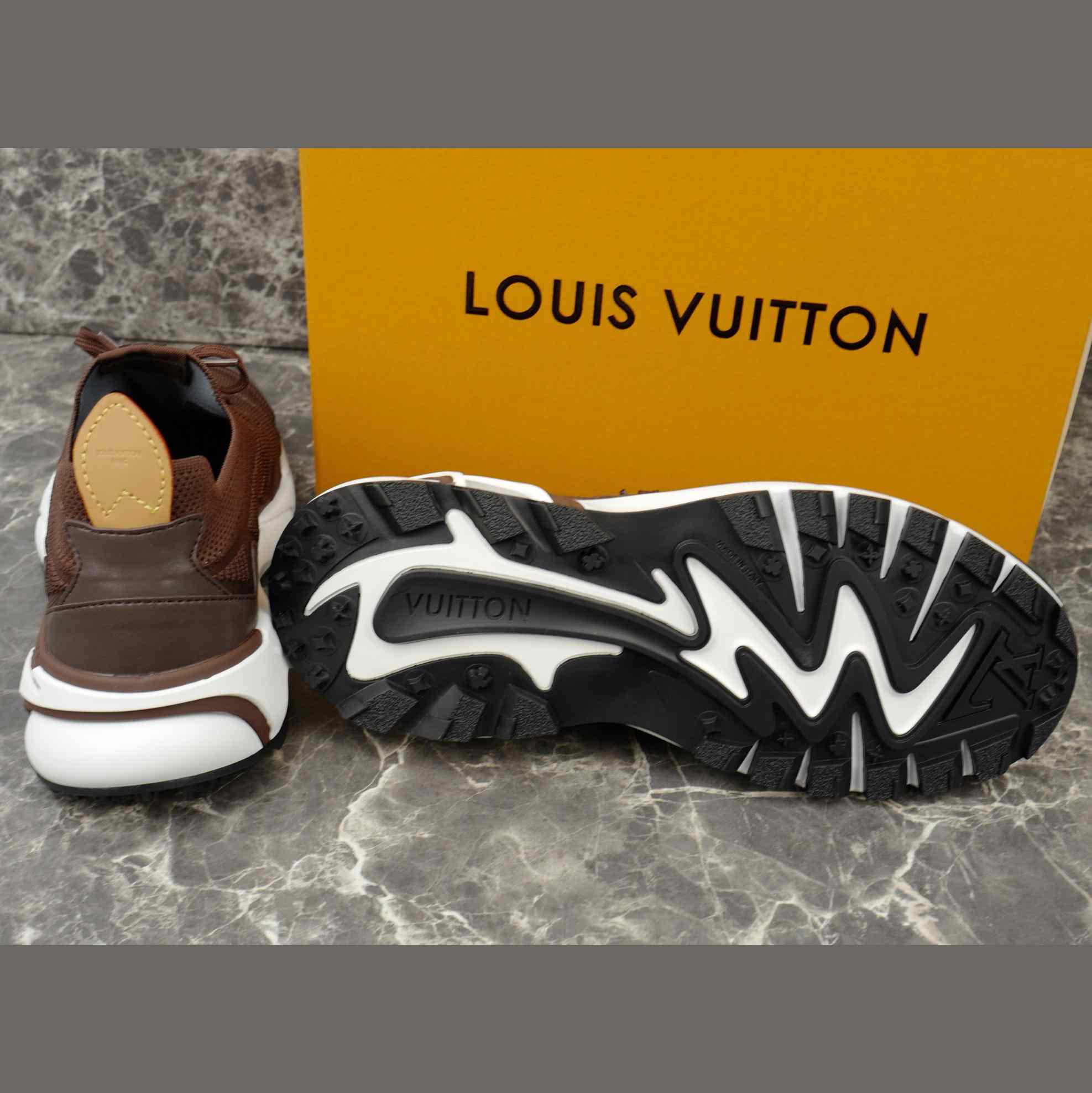 Louis Vuitton LV Runner Tatic Sneaker   1AIWVN - DesignerGu