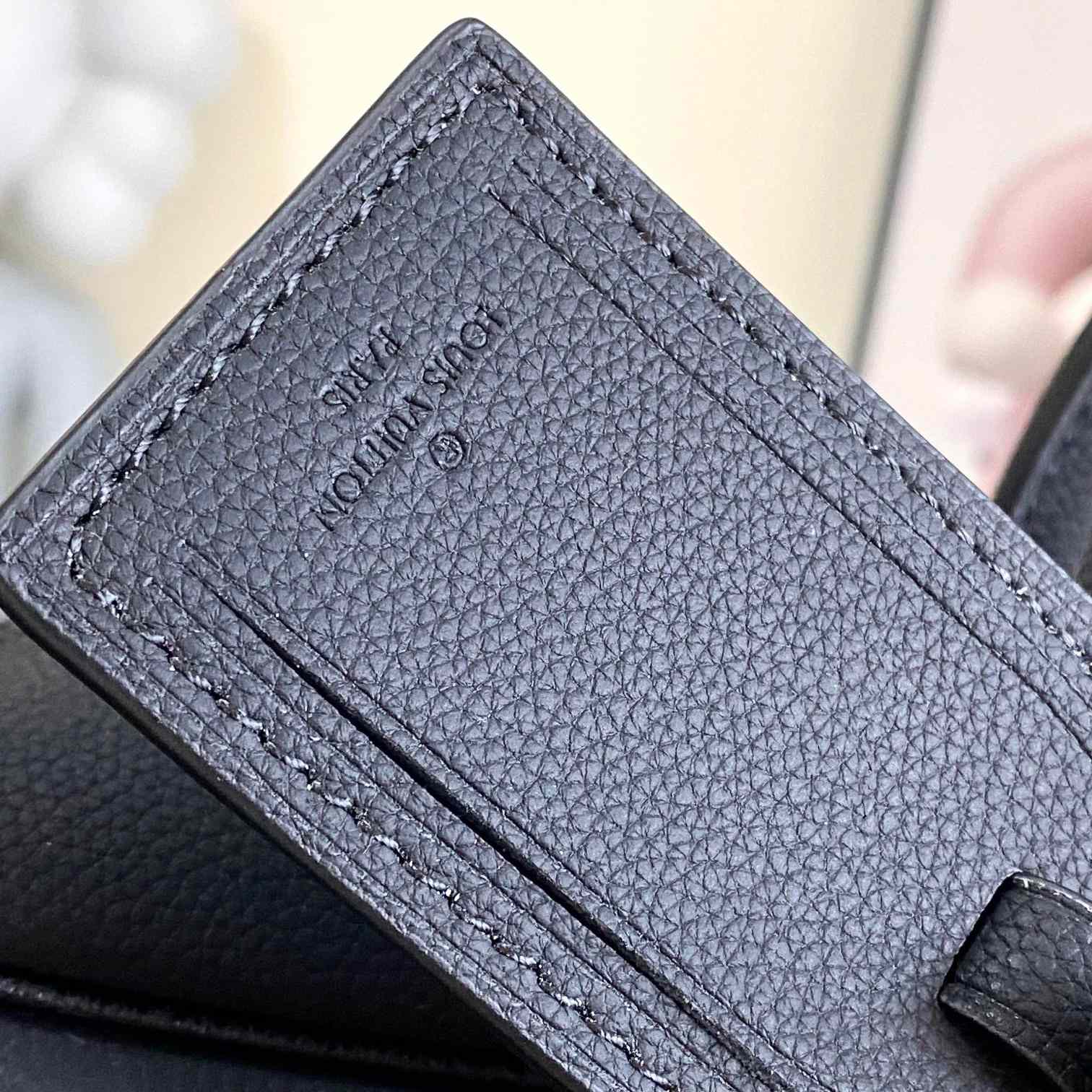 Louis Vuitton Weekender Bag   M26075 - DesignerGu