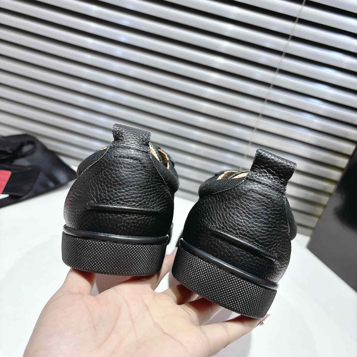 Christian Louboutin Retero Sneakers - DesignerGu