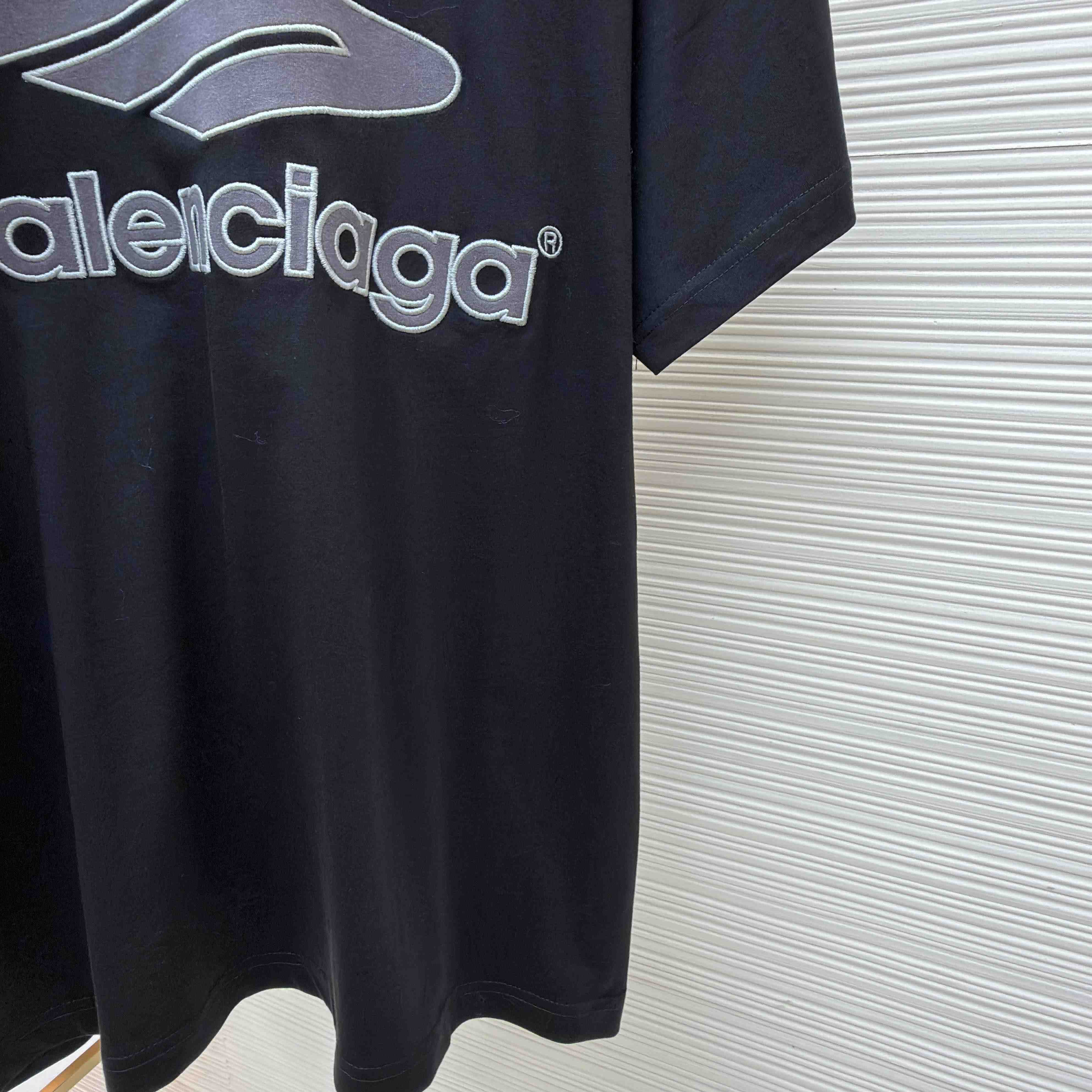 Balenciaga B Football V-Neck T-Shirt Oversized In Black - DesignerGu