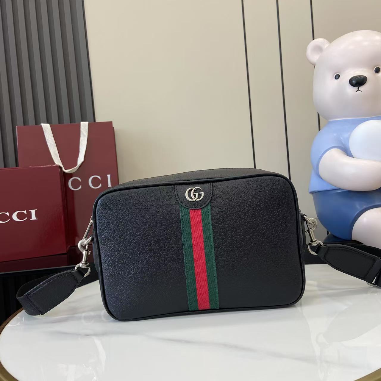 Gucci Ophidia medium crossbody bag - DesignerGu