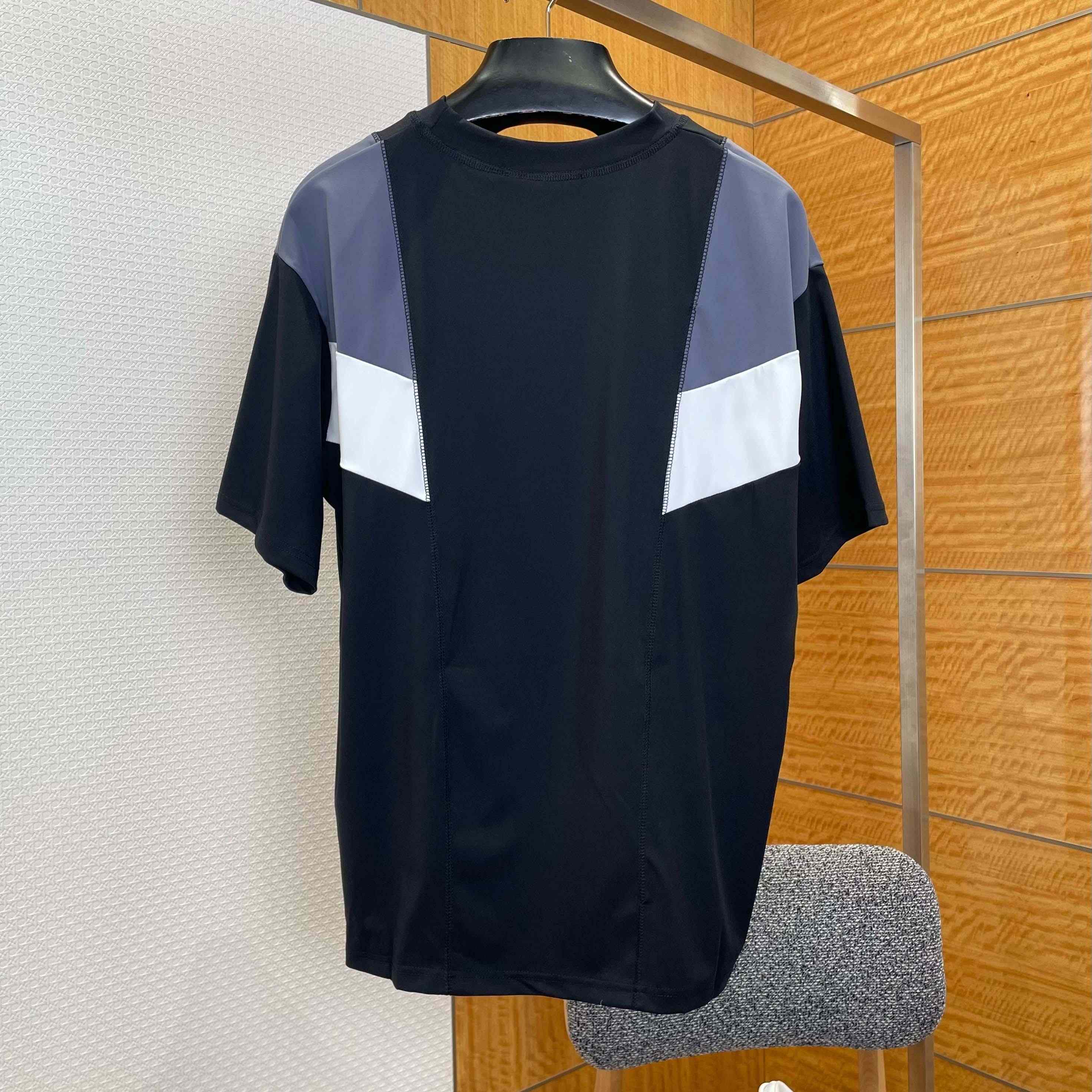 Louis Vuitton Running T-Shirt  - DesignerGu