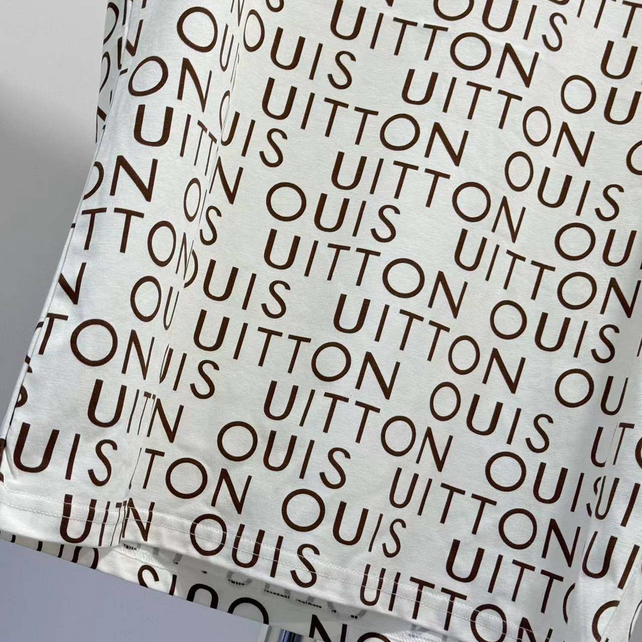 Louis Vuitton T-Shirt  - DesignerGu