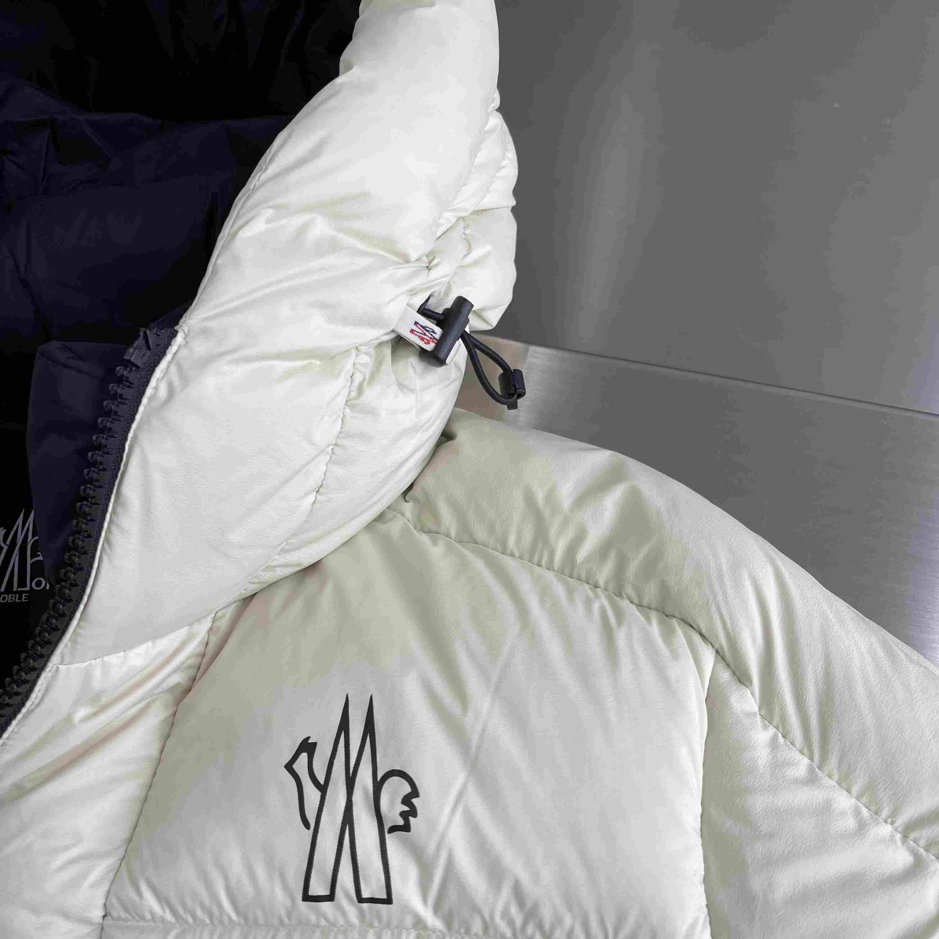 Moncler Cherferie Down Ski Jacket - DesignerGu