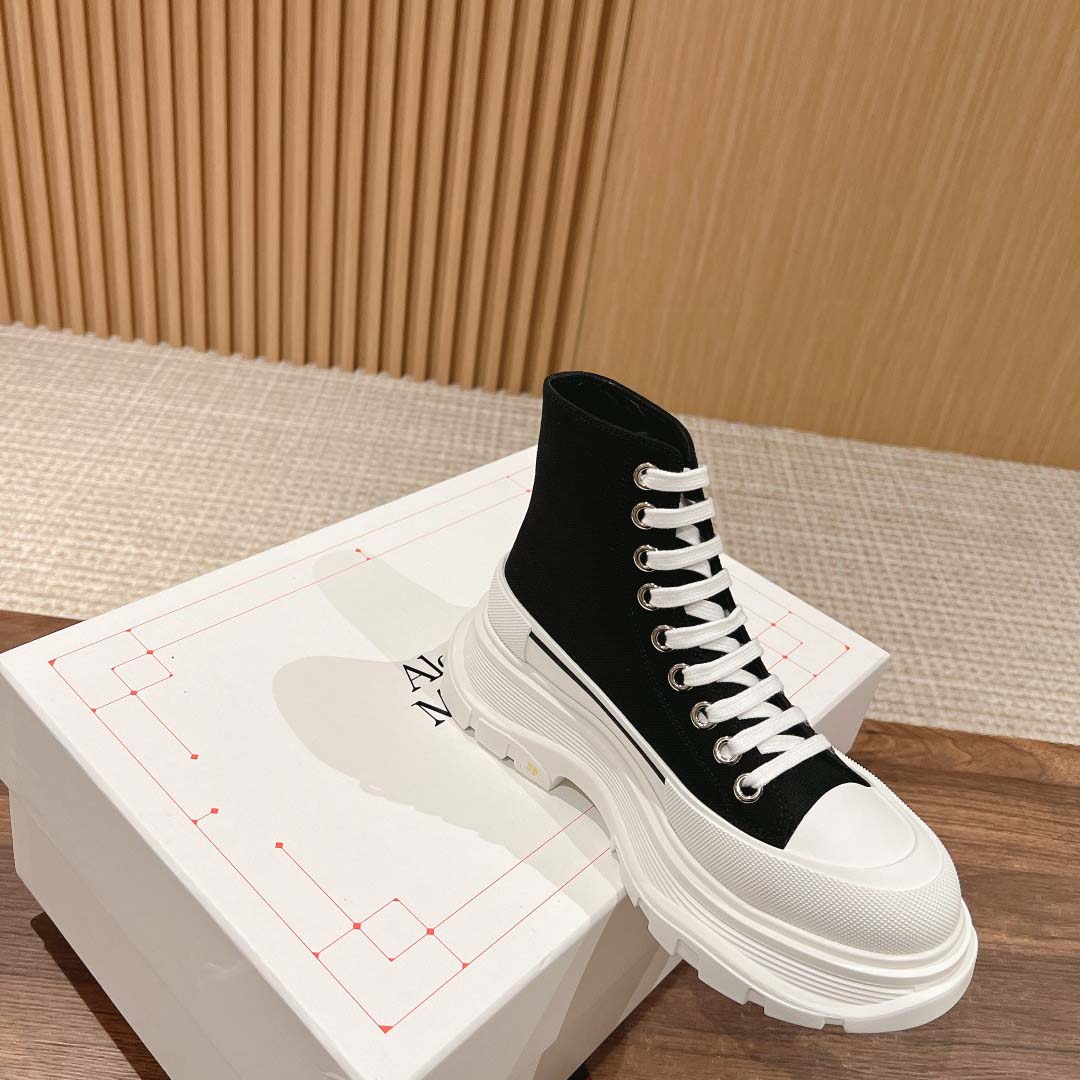 Alexander McQueen Tread Slick Sneakers - DesignerGu