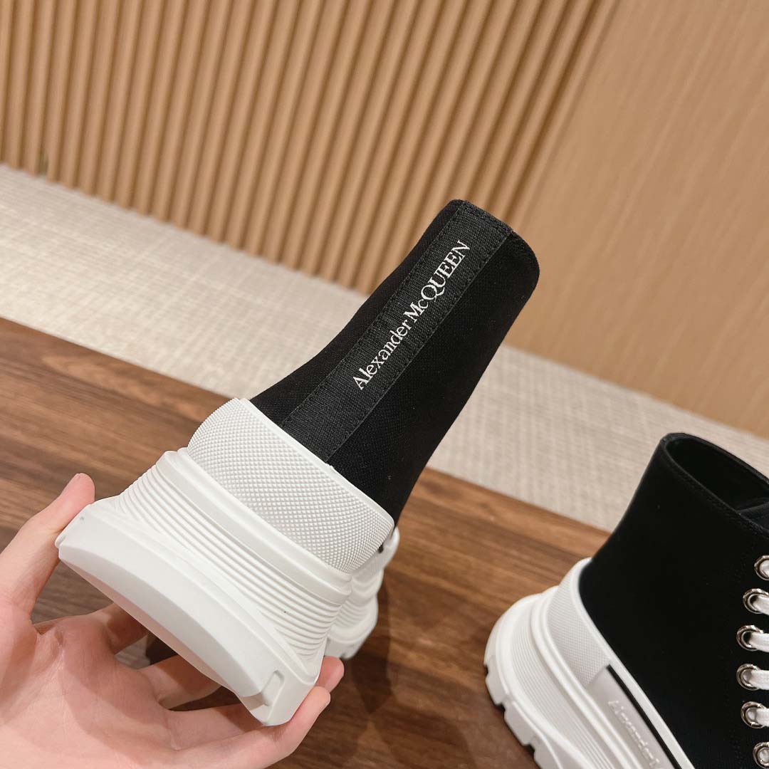 Alexander McQueen Tread Slick Sneakers - DesignerGu